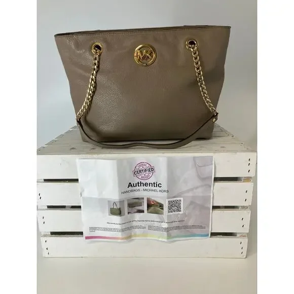 MICHAEL KORS, LARGE TAUPE, GRAY PEBBLED LEATHER SHOULDER BAG - Picture 2 of 16